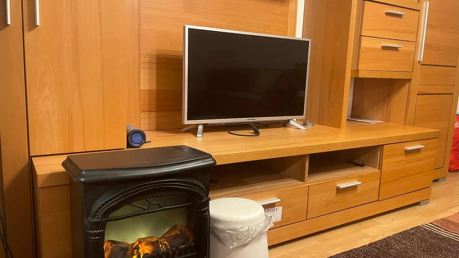 - Timber Haven Retreat - 2-Room Wood-Themed Apartment 65 Qm - Central Location - Renovated 2024 With Tv & Netflix - Balcony - Full Kitchen - Free Parking - Near Metro & Airport - Nature-Inspired Interior - Ratingen
