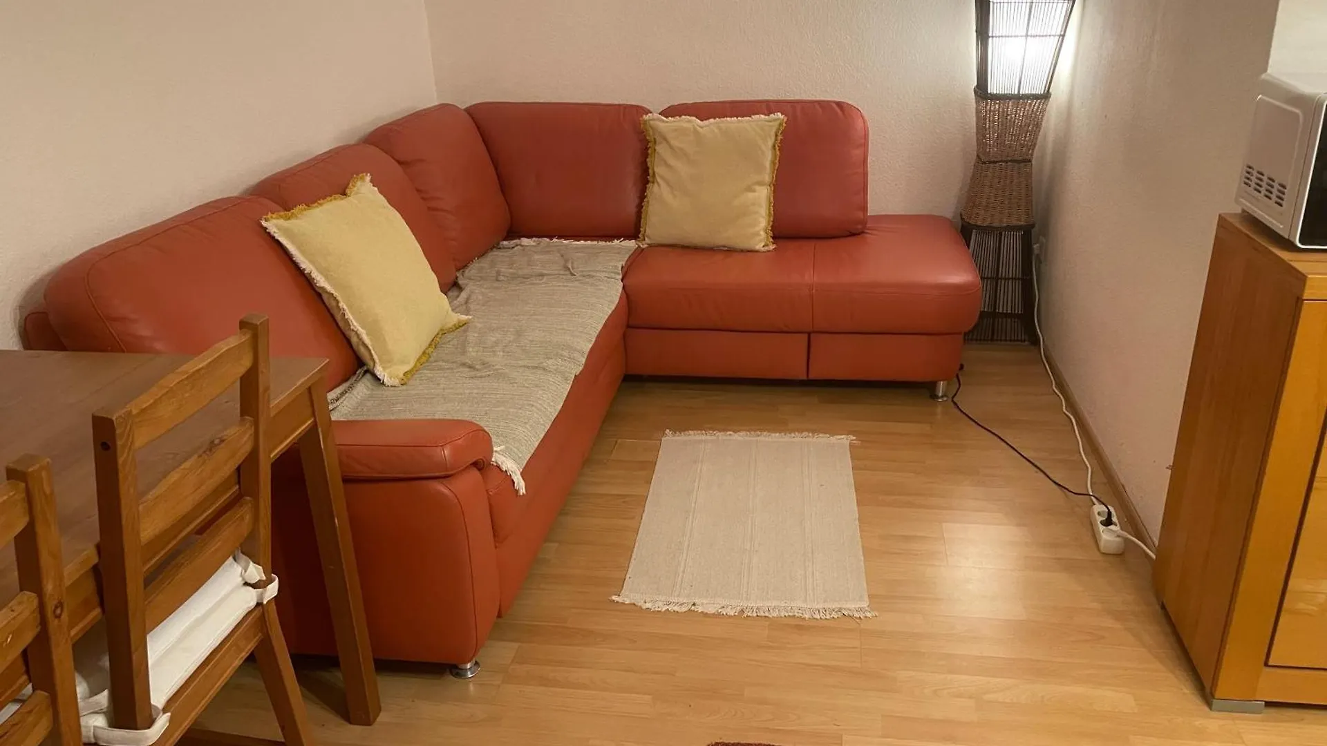 - Timber Haven Retreat - 2-Room Wood-Themed Apartment 65 Qm - Central Location - Renovated 2024 With Tv & Netflix - Balcony - Full Kitchen - Free Parking - Near Metro & Airport - Nature-Inspired Interior - Ratingen