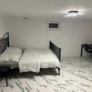 Calm Souterrain Appertment In Apartment