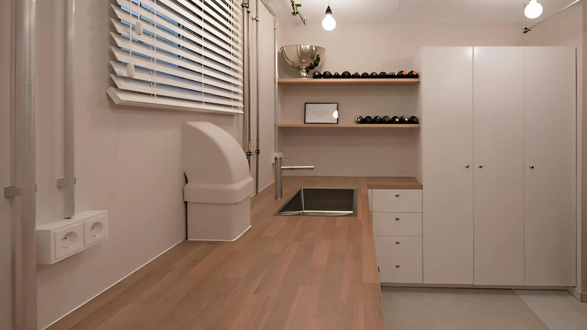 - Timber Haven Retreat - 2-Room Wood-Themed Apartment 65 Qm - Central Location - Renovated 2024 With Tv & Netflix - Balcony - Full Kitchen - Free Parking - Near Metro & Airport - Nature-Inspired Interior - Ratingen Germany