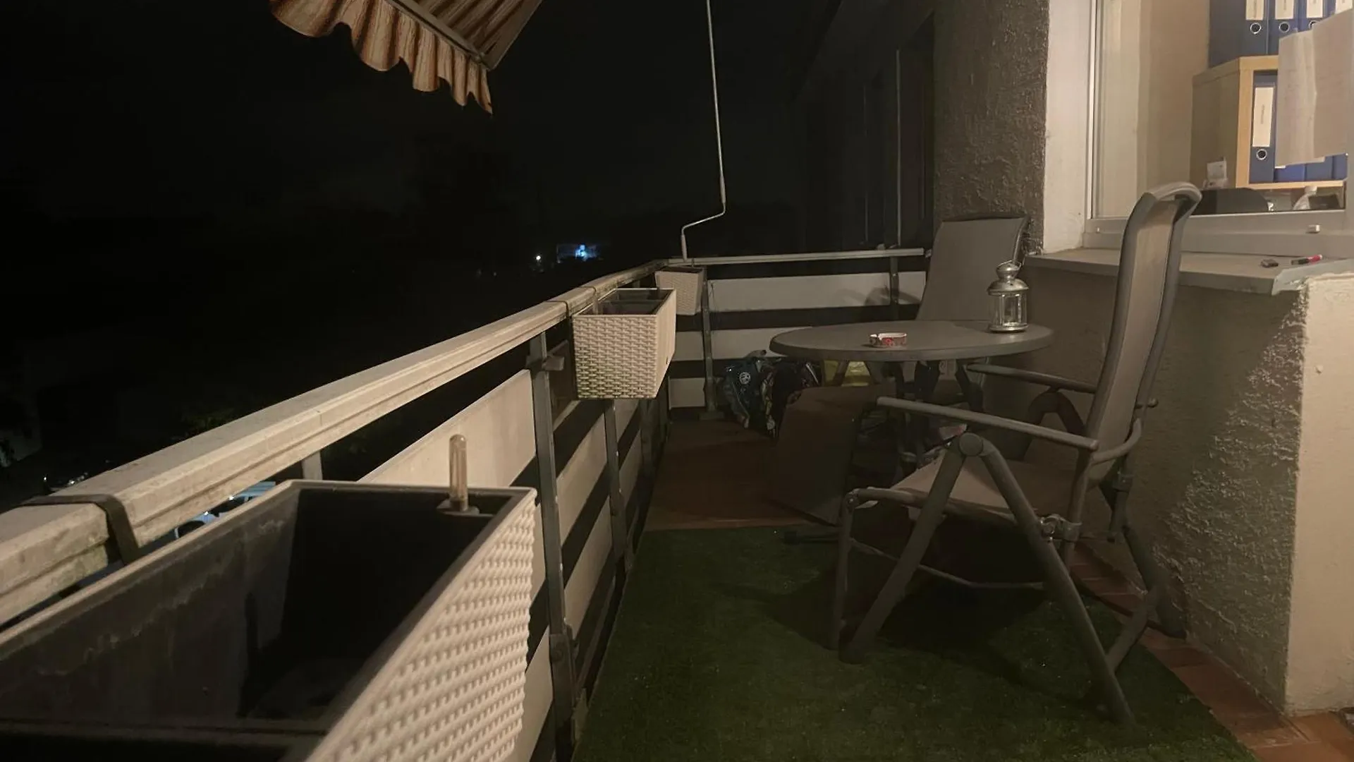 - Timber Haven Retreat - 2-Room Wood-Themed Apartment 65 Qm - Central Location - Renovated 2024 With Tv & Netflix - Balcony - Full Kitchen - Free Parking - Near Metro & Airport - Nature-Inspired Interior - Ratingen